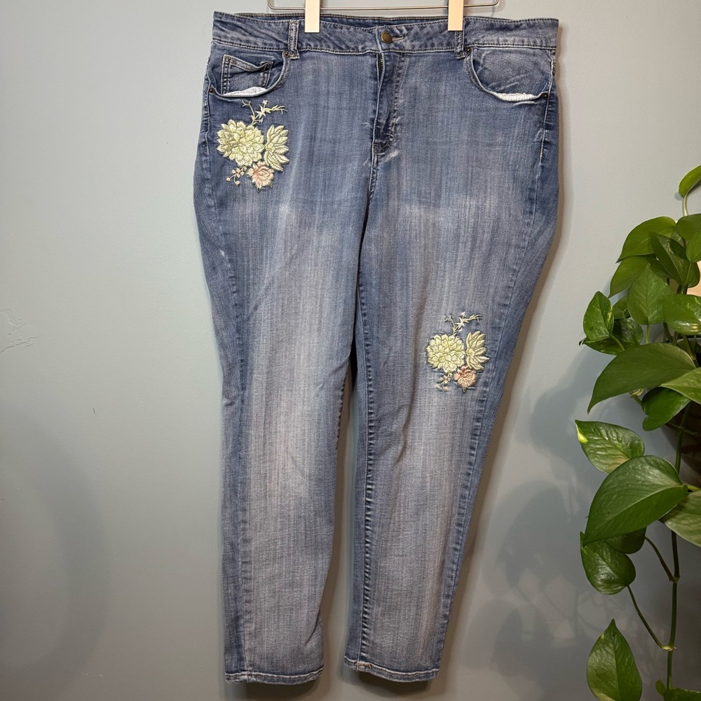 Westport Signature Fit Floral Embroidered Skinny Jeans. Women’s Size 20W - Picture 12 of 12